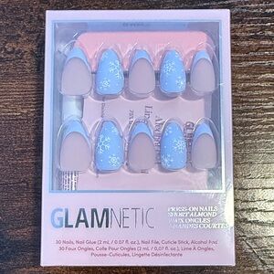 Glamnetic Blue Snowflake Press-On Nails short almond